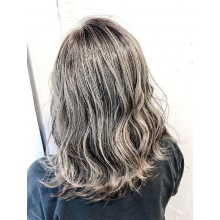 外国人3dハイライトカラー カーキグレージュ R Evolut Hair 松戸店 レボルトヘアー マツドテン のヘアスタイル 美容院 美容室を予約するなら楽天ビューティ