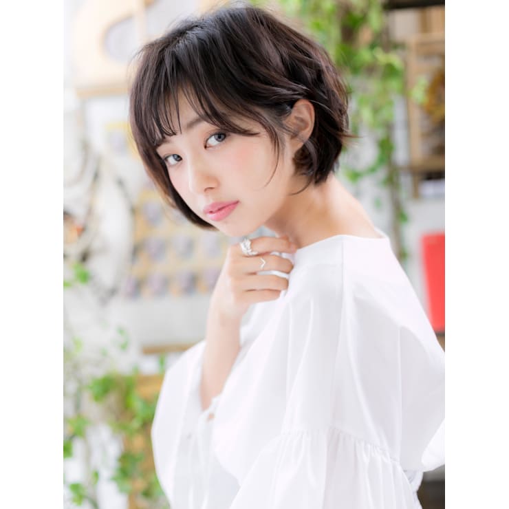 耳かけも◎斜めバング×前下がりの黒髪大人ボブ ヘアアレンジ | COVER