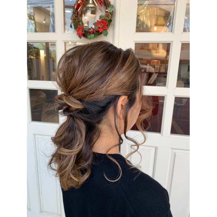 バレイヤージュしっかり☆ベージュカラー結婚式ヘアセット | HAIR and