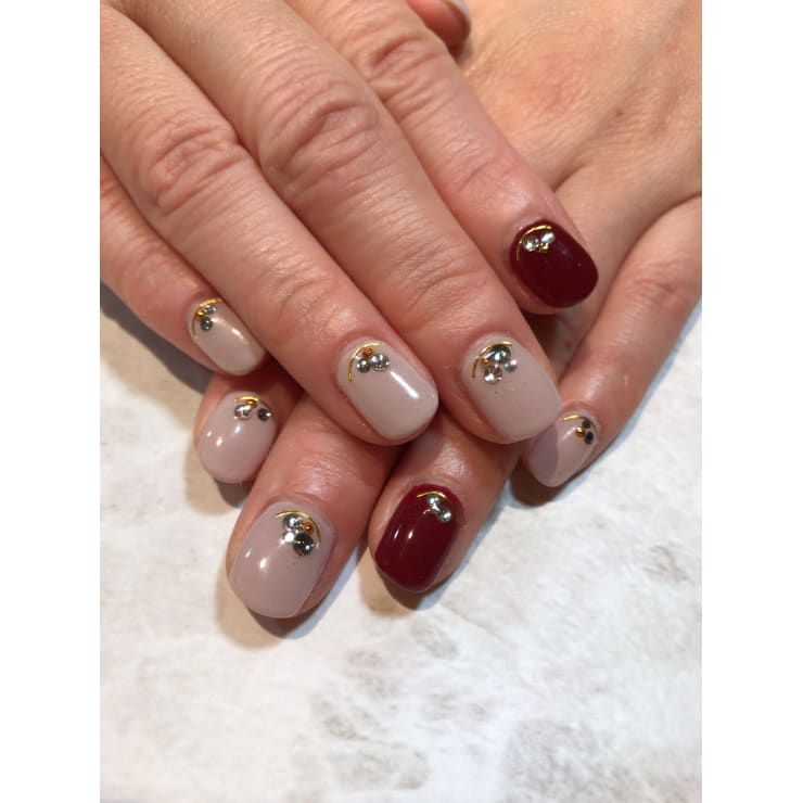 ワンカラー ボルドー ストーン Nail Salon Amule ネイルサロンアミュール のネイルデザイン ネイル まつげサロンを予約するなら楽天ビューティ
