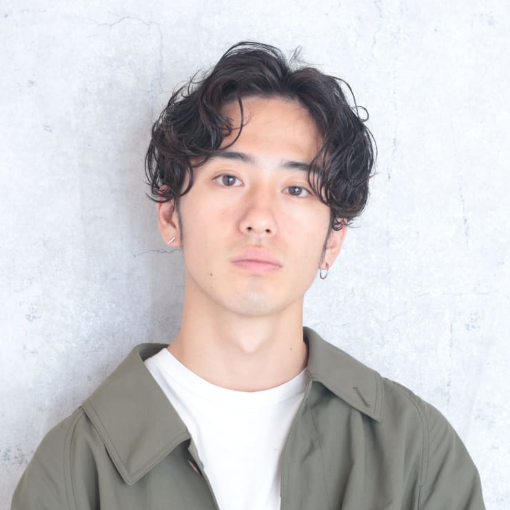 メンズパーマ 大人センターパート Beautrium Ginza ビュートリアム のヘアスタイル 美容院 美容室を予約するなら楽天ビューティ