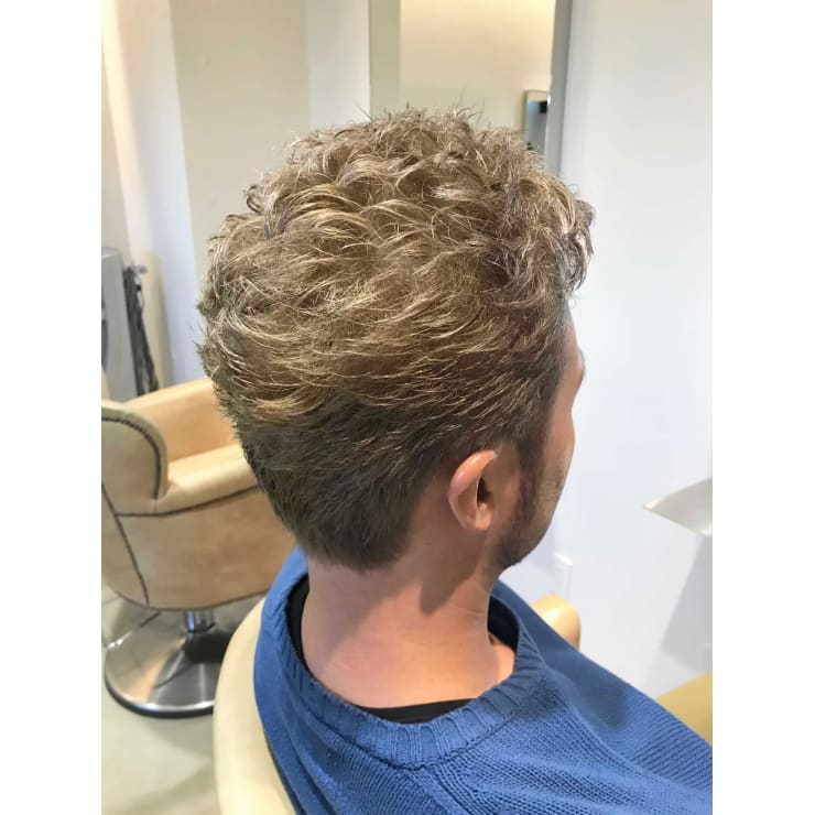 秋冬でもハイトーンカラーは人気です アッシュゴールド Hair Make Opsis オプシス のヘアスタイル 美容院 美容室を予約するなら楽天ビューティ
