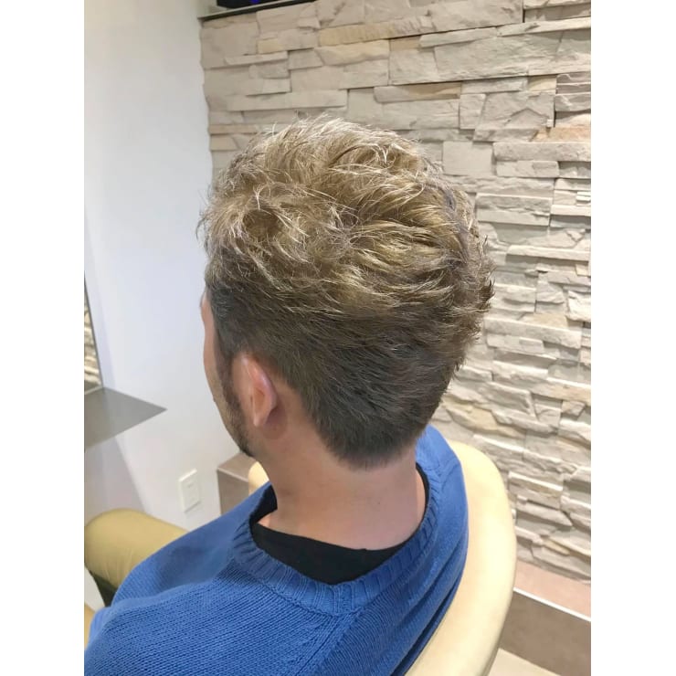秋冬でもハイトーンカラーは人気です アッシュゴールド Hair Make Opsis オプシス のヘアスタイル 美容院 美容室を予約するなら楽天ビューティ