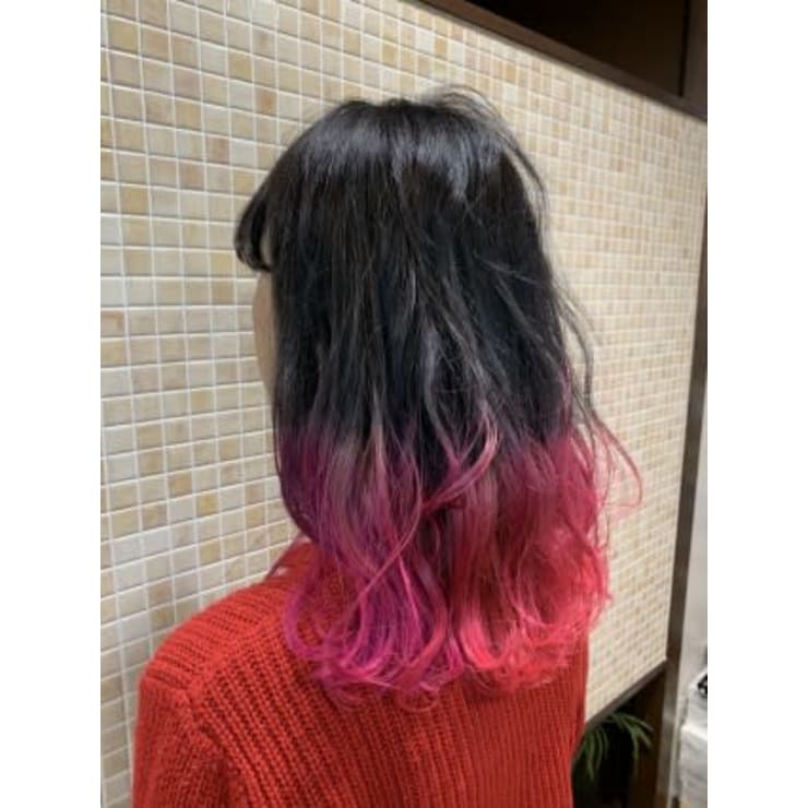 ピンキーレッド バイカラー Ark Ing アークイング のヘアスタイル 美容院 美容室を予約するなら楽天ビューティ
