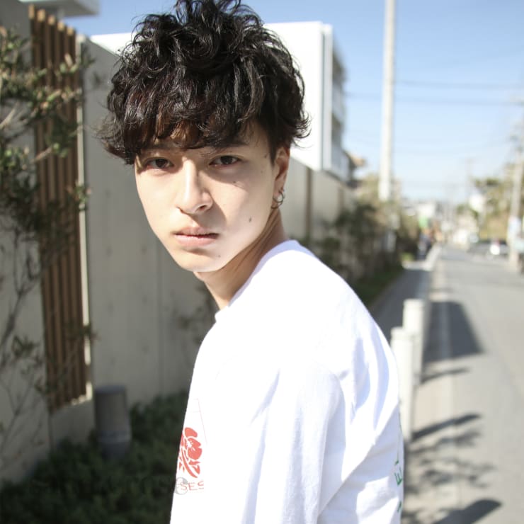 ゆるい雰囲気のメンズパーマ Sand Rose サンドアンドローズ のヘアスタイル 美容院 美容室を予約するなら楽天ビューティ