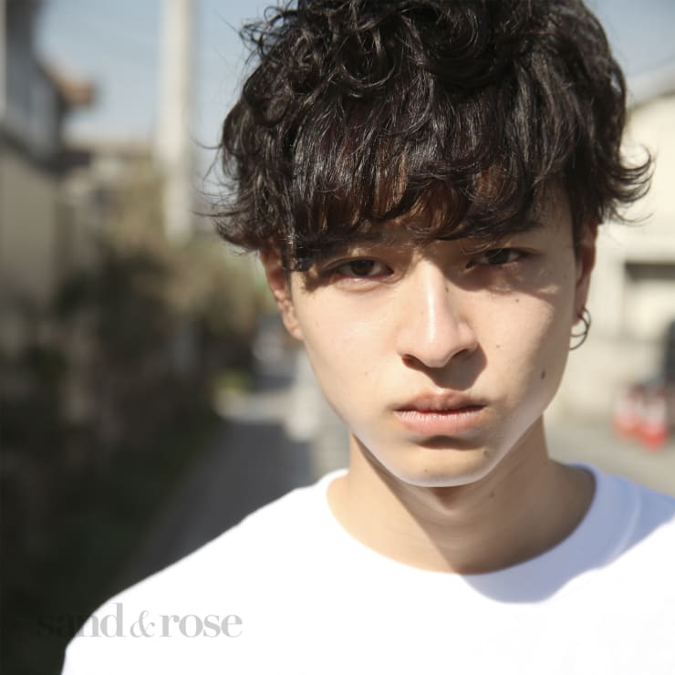 ゆるい雰囲気のメンズパーマ Sand Rose サンドアンドローズ のヘアスタイル 美容院 美容室を予約するなら楽天ビューティ