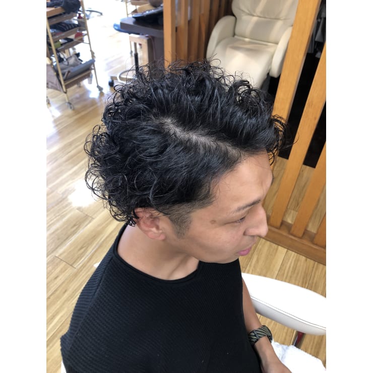 ワイルドパーマスタイル Flow フロー のヘアスタイル 美容院 美容室を予約するなら楽天ビューティ
