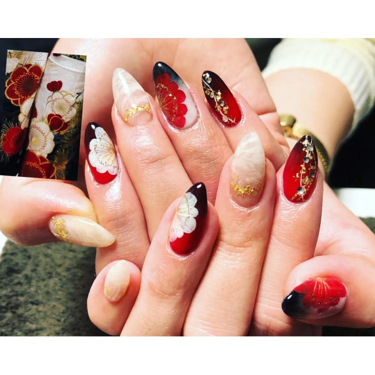 和柄注目度抜群 Secret Garden シークレットガーデン のネイルデザイン ネイル まつげサロンを予約するなら楽天ビューティ