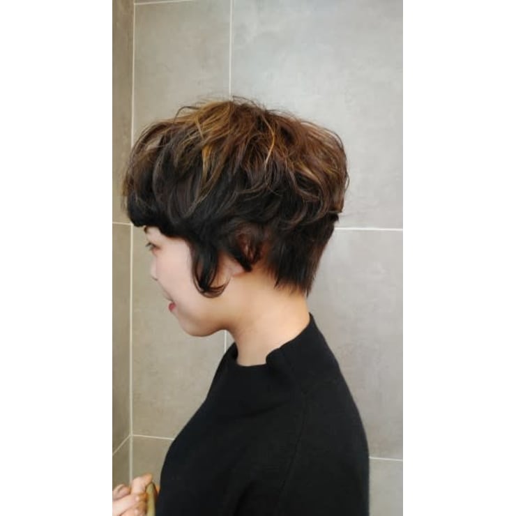 ショート ハイライト ローライト 半個室型美容室 Sourire 荒戸店 ハンコシツガタビヨウシツ スーリール アラトテン のヘアスタイル 美容院 美容室を予約するなら楽天ビューティ