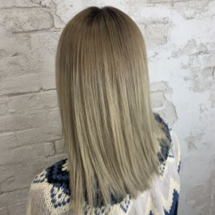 ミルクティーベージュイルミナカラーハイトーン池袋東口 Prize Iris 池袋東口店 プライズアイリス イケブクロヒガシグチテン のヘアスタイル 美容院 美容室を予約するなら楽天ビューティ