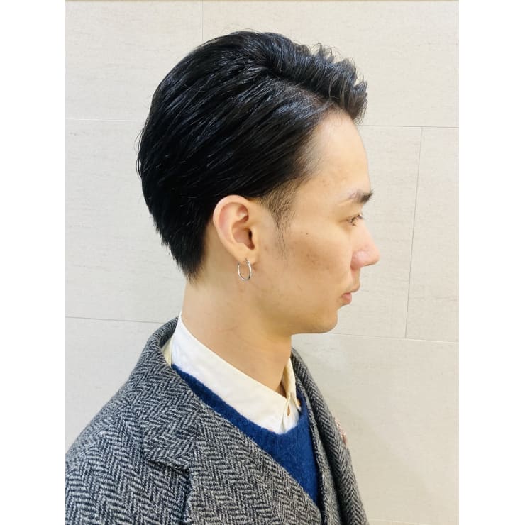 憧れのブリティッシュスタイル ショートバック サイド グレイスフルバーバー プラチナム グレイスフルバーバー プラチナム のヘアスタイル 美容院 美容室を予約するなら楽天ビューティ