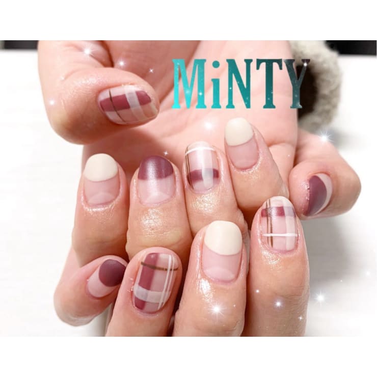 丸フレンチ チェック Minty Ikebukuro ミンティー イケブクロ のネイルデザイン ネイル まつげサロンを予約するなら楽天ビューティ