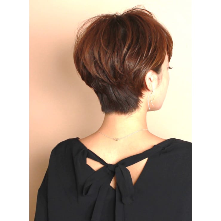 ラフでカジュアル 大人のレイヤーショート Circus By Beautrium 表参道 サーカスバイビュートリアム のヘアスタイル 美容院 美容室を予約するなら楽天ビューティ