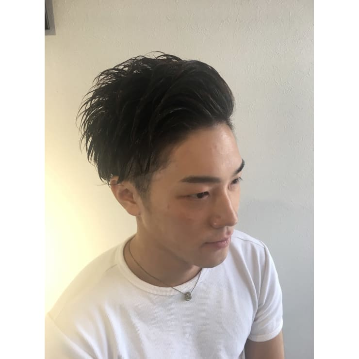 メンズツーブロックワイルドバックスタイル Voyage Hair Face ヴォヤージュ ヘアー アンド フェイス のヘアスタイル 美容院 美容室を予約するなら楽天ビューティ