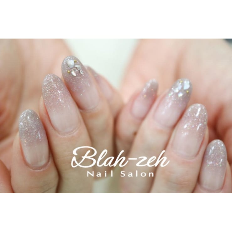 シェル ラメグラネイル Blah Zeh ブラゼ のネイルデザイン ネイル まつげサロンを予約するなら楽天ビューティ