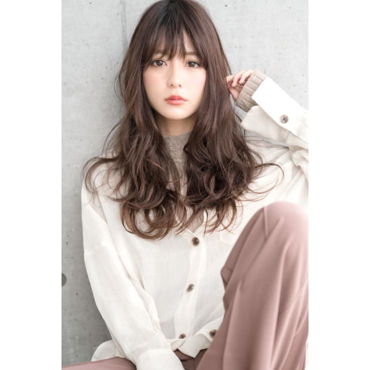 ロングゆるふわカール Lily Of The Vase リリーオブザベイス のヘアスタイル 美容院 美容室を予約するなら楽天ビューティ
