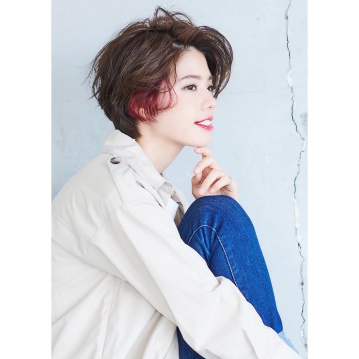 赤系のインナーカラーで普通のショートヘアも雰囲気が変わる Ash 自由が丘店 アッシュジユウガオカテン のヘアスタイル 美容院 美容室を予約するなら楽天ビューティ