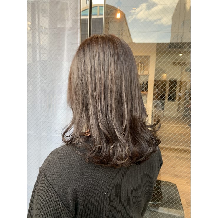 ブラウンアッシュで大人っぽいナチュラルカラー Roy 京都駅前本店 ロイキョウトエキマエホンテン のヘアスタイル 美容院 美容室を予約するなら楽天ビューティ