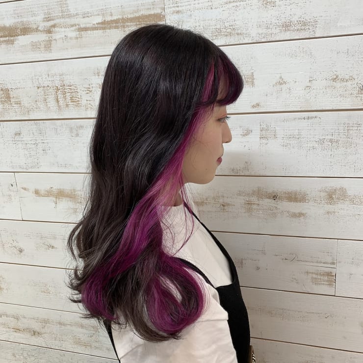 インナーカラー ピンク Byronbay Tokyo バイロンベイ トーキョー のヘアスタイル 美容院 美容室を予約するなら楽天ビューティ