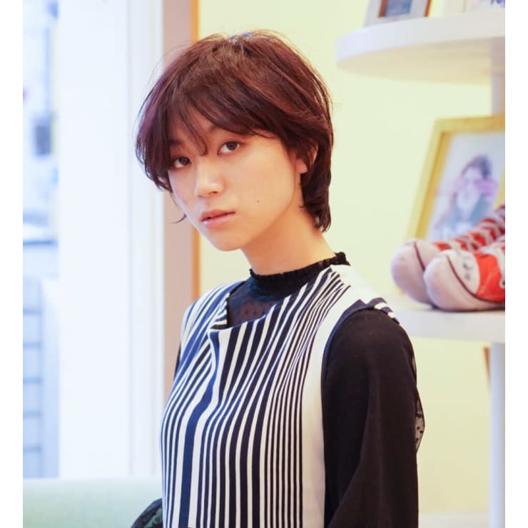 顔まわりの丸みが女性らしいマッシュウルフヘアー Beautrium 福岡 ビュートリアム のヘアスタイル 美容院 美容室を予約するなら楽天ビューティ