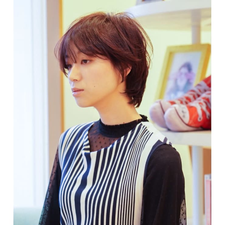 顔まわりの丸みが女性らしいマッシュウルフヘアー Beautrium 福岡 ビュートリアム のヘアスタイル 美容院 美容室を予約するなら楽天ビューティ