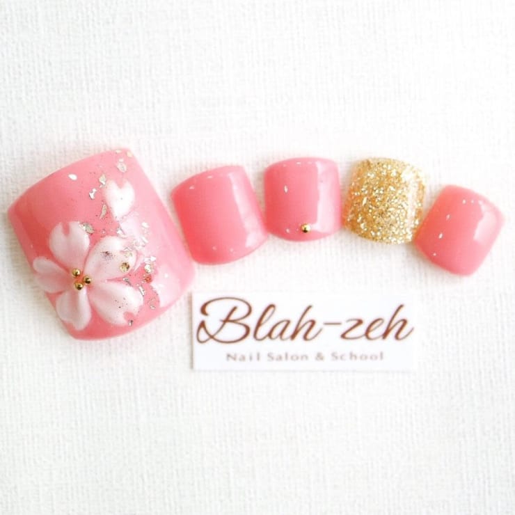 桜エンボスフットネイル Blah Zeh ブラゼ のネイルデザイン ネイル まつげサロンを予約するなら楽天ビューティ