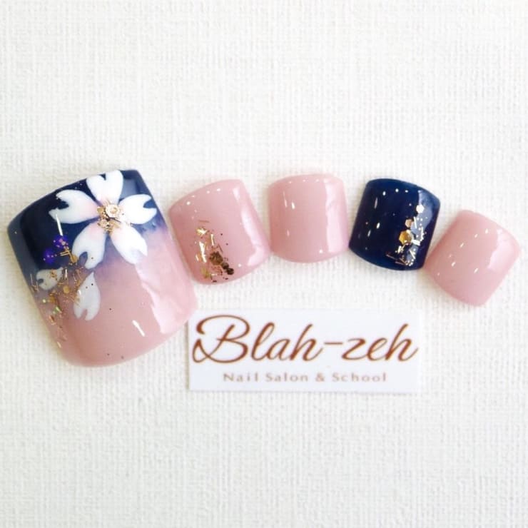 手描き桜フットネイル Blah Zeh ブラゼ のネイルデザイン ネイル まつげサロンを予約するなら楽天ビューティ