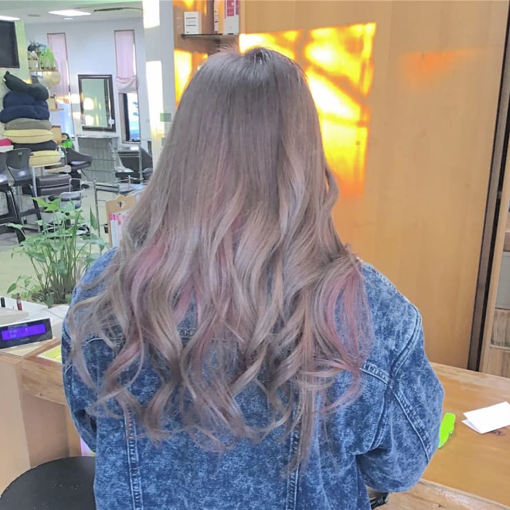 ミルクティーカラー Tomo トモ のヘアスタイル 美容院 美容室を予約するなら楽天ビューティ