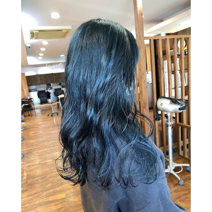 色落ちしても楽しいネイビーブルー Ohana オハナ のヘアスタイル 美容院 美容室を予約するなら楽天ビューティ