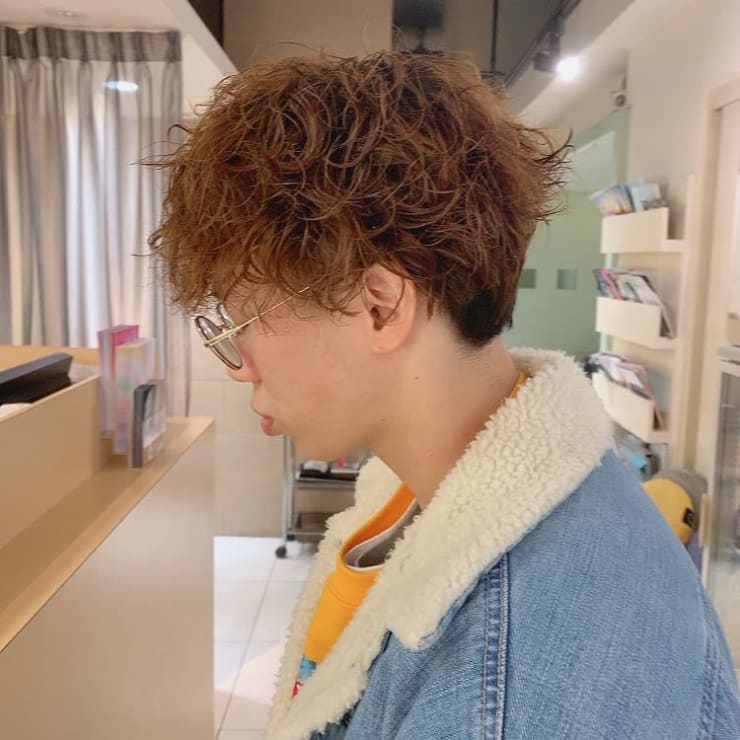 ゆるめツイストパーマショートレイヤーソフトツーブロック Euphoria 銀座 ユーフォリア ギンザ ユーフォリア ギンザ のヘアスタイル 美容院 美容室を予約するなら楽天ビューティ