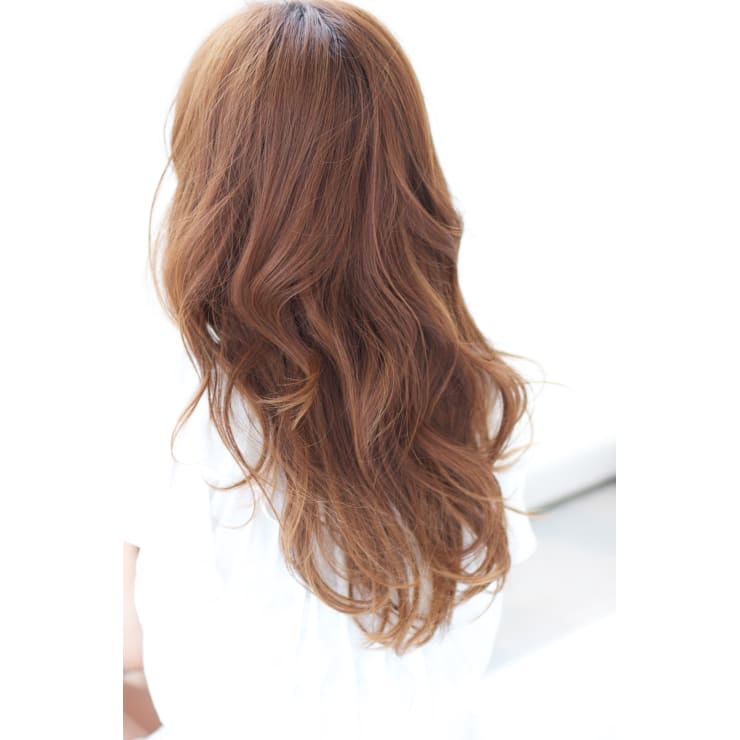 ローラ風かっこかわいい愛されウェーブロング Alice By Afloat アリスバイアフロート のヘアスタイル 美容院 美容室を予約するなら楽天ビューティ