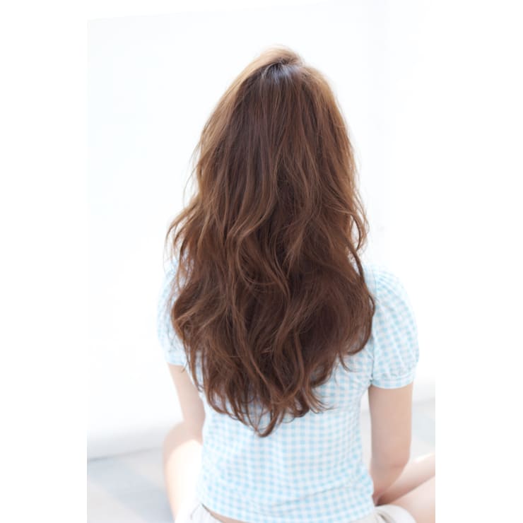強めのパーマで簡単スタイリング愛されロングヘアー Alice By Afloat アリスバイアフロート のヘアスタイル 美容院 美容室を予約するなら楽天ビューティ