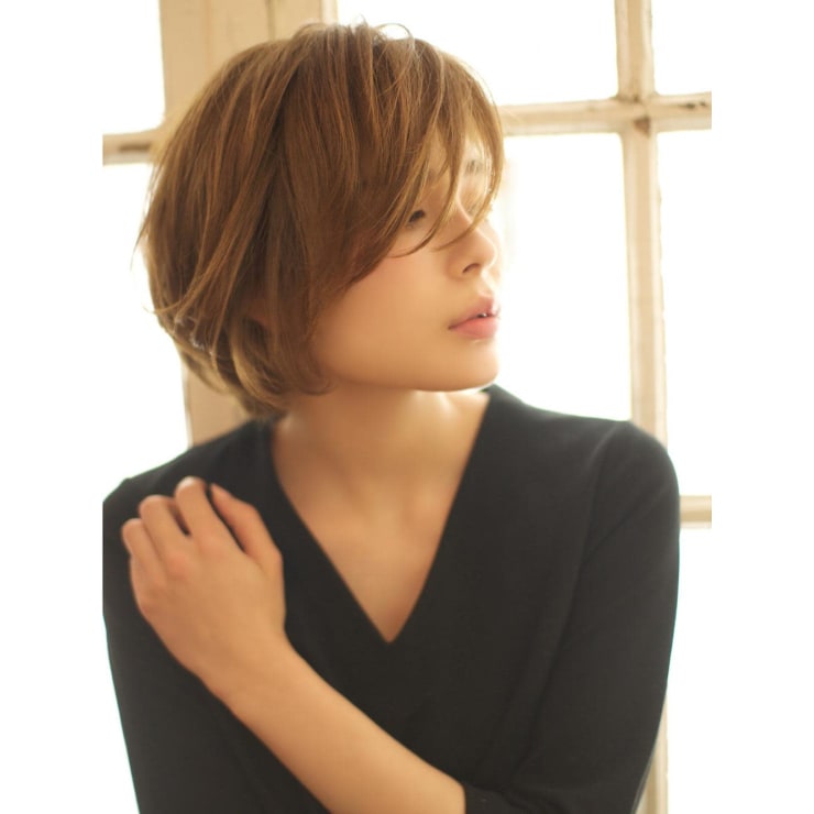 斜めバングでエフォートレスな印象 のクールショートヘア Bekku Hair Salon 広尾店 ベックヘアサロン ヒロオテン のヘアスタイル 美容院 美容室を予約するなら楽天ビューティ