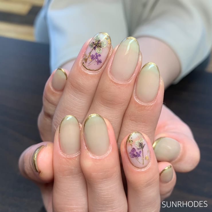 メタリックライン囲みフラワーnail Sunrhodes草薙 サンロードクサナギ のネイルデザイン ネイル まつげサロンを予約するなら楽天ビューティ