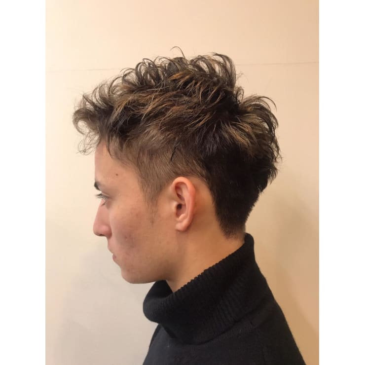 似合わせメンズ職人による ワイルドツーブロック ハイトーン Laviere By R Evolut ラヴィエールバイレボルト のヘアスタイル 美容院 美容室を予約するなら楽天ビューティ