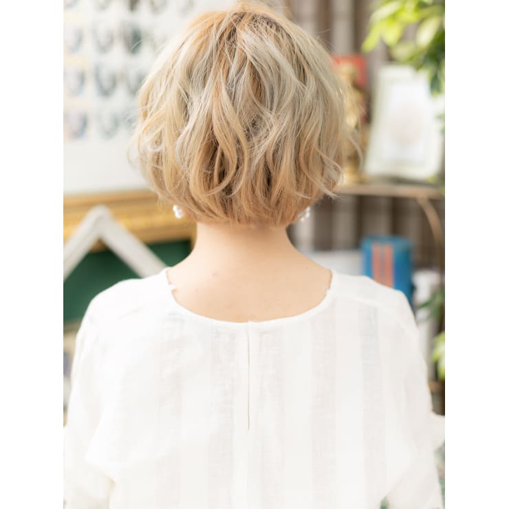 個性的ハイトーン 外国人風エアリーボブ グラデーションカラー Cover Hair Bliss 川口東口駅前店 カバーヘアブリス カワグチヒガシグチエキマエテン のヘアスタイル 美容院 美容室を予約するなら楽天ビューティ
