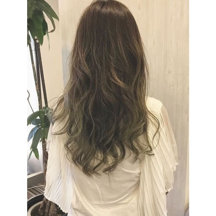 カーキグレージュ グラデーションカラー Salon De Favori サロンドファヴォリ のヘアスタイル 美容院 美容室を予約するなら楽天ビューティ