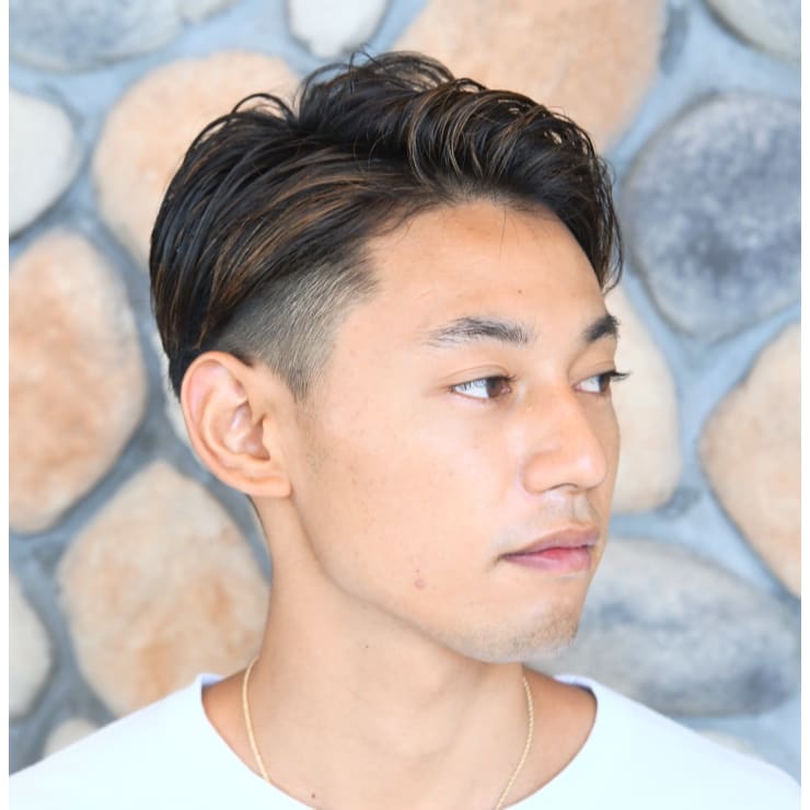 大人ハイライト キレイめさっぱり七三分け Beautrium 七里ヶ浜 ビュートリアム のヘアスタイル 美容院 美容室を予約するなら楽天ビューティ