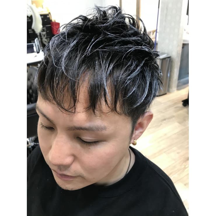 ツーブロック ブルーアッシュハイライト Artesia By Anyhow アルテシアバイエニハウ のヘアスタイル 美容院 美容室を予約するなら楽天ビューティ