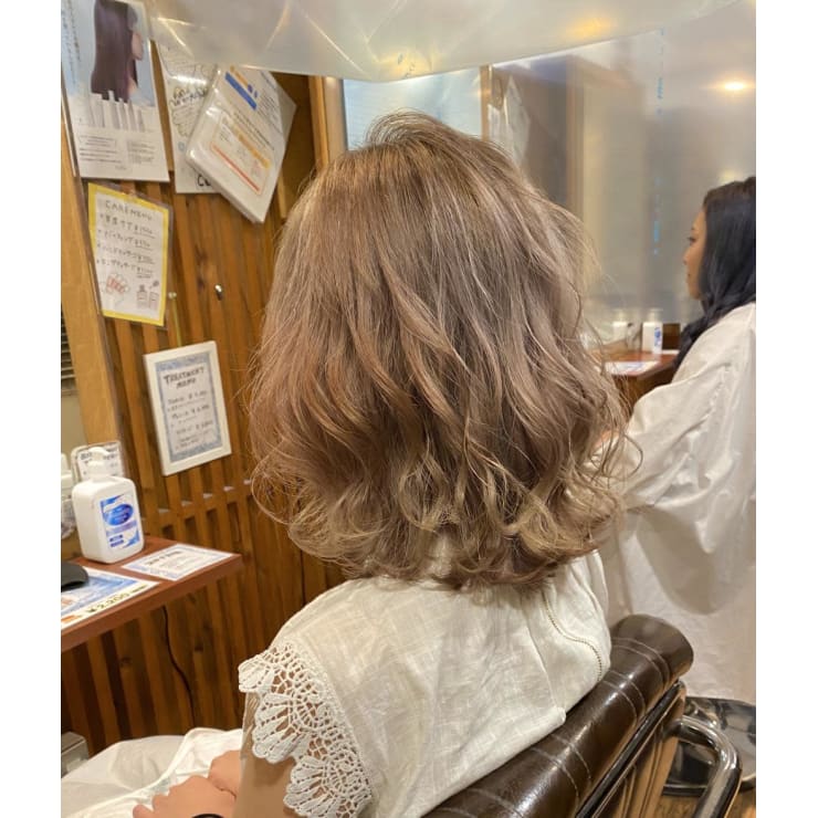 ピンクグレージュ Blitz R Evolut ブリッツレボルト のヘアスタイル 美容院 美容室を予約するなら楽天ビューティ