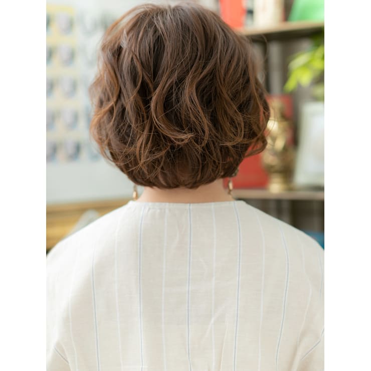 Mixパーマで作るくせ毛風リラックスショート ウェーブパーマ Cover Hair Bliss 上尾西口店 カバーヘアブリス アゲオニシグチテン のヘアスタイル 美容院 美容室を予約するなら楽天ビューティ