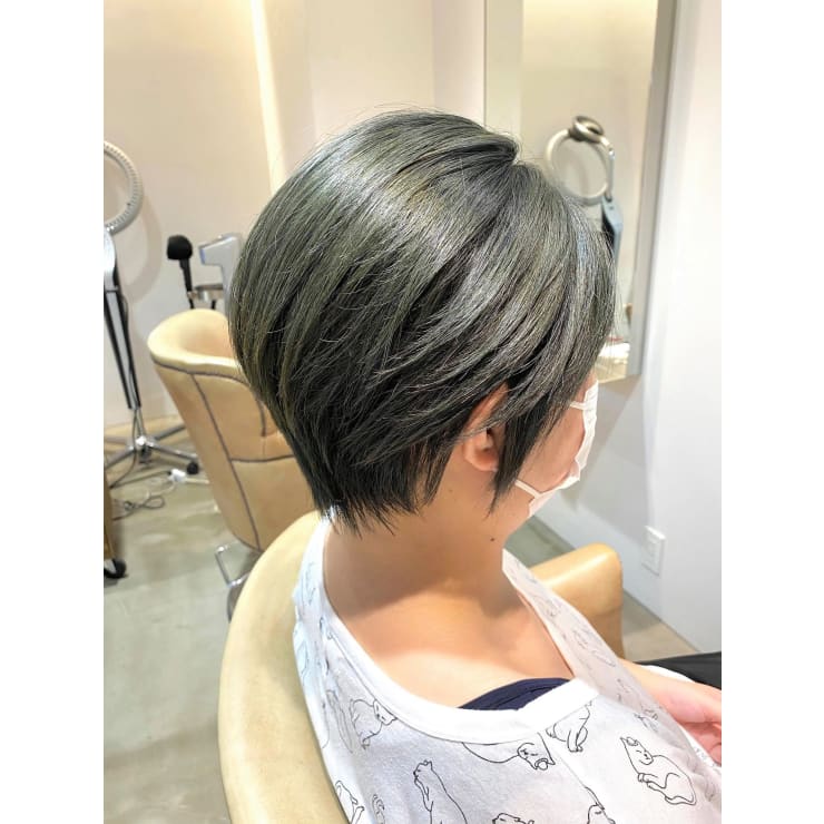 ダブルカラーで作る マットグレージュ ショートボブ Hair Make Opsis オプシス のヘアスタイル 美容院 美容室を予約するなら楽天ビューティ