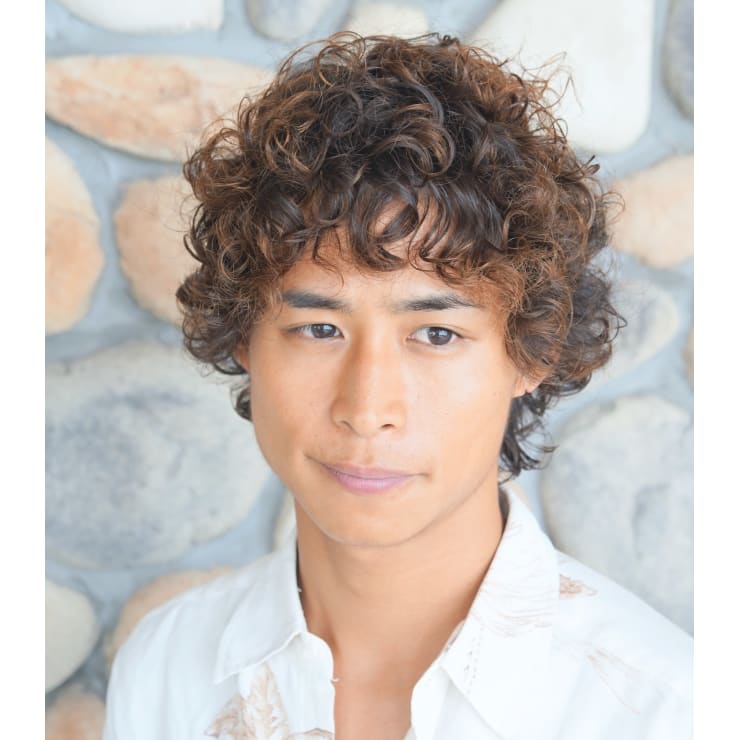 メンズナチュラルカーリーマッシュウルフ Beautrium 七里ヶ浜 ビュートリアム のヘアスタイル 美容院 美容室を予約するなら楽天ビューティ