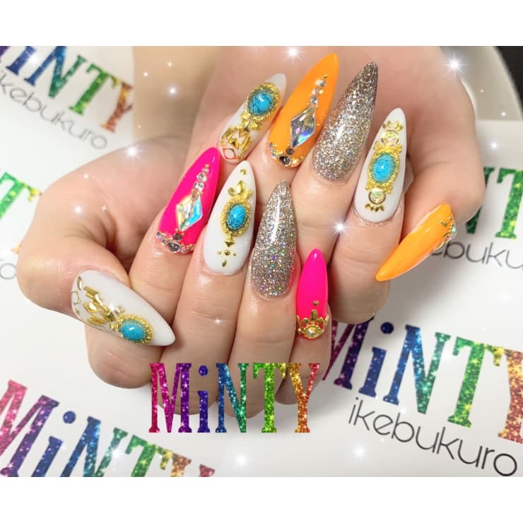 ネオン＆ターコイズネイル | MiNTY ikebukuro(ミンティー イケブクロ