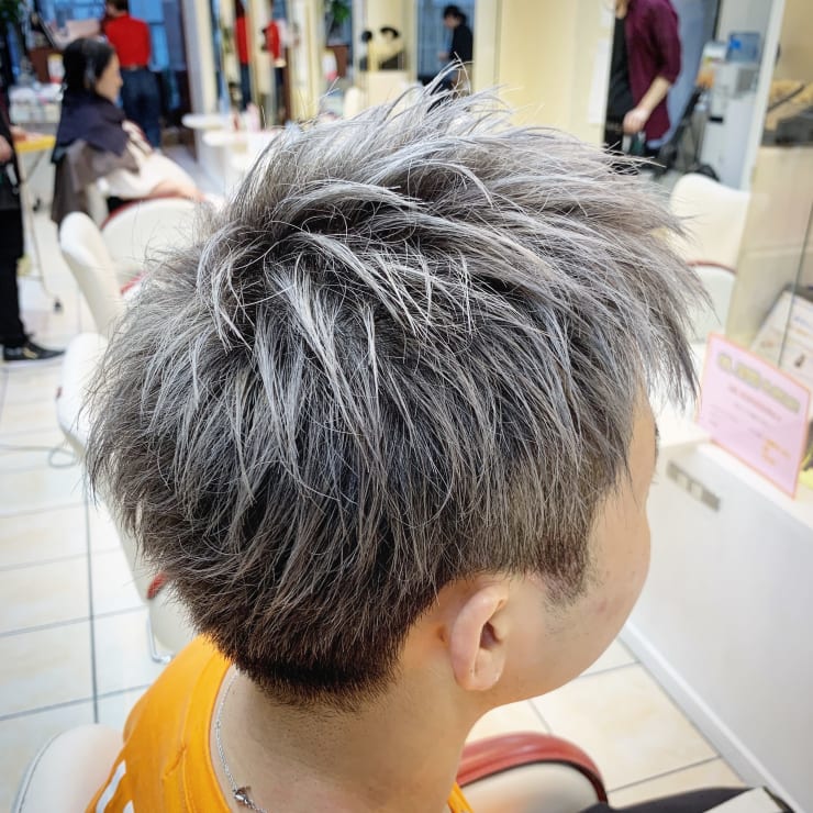 Qualis メンズ ダブルカラー ホワイトシルバー Qualis 上板橋店 クオリスカミイタバシテン のヘアスタイル 美容院 美容室を予約するなら楽天ビューティ