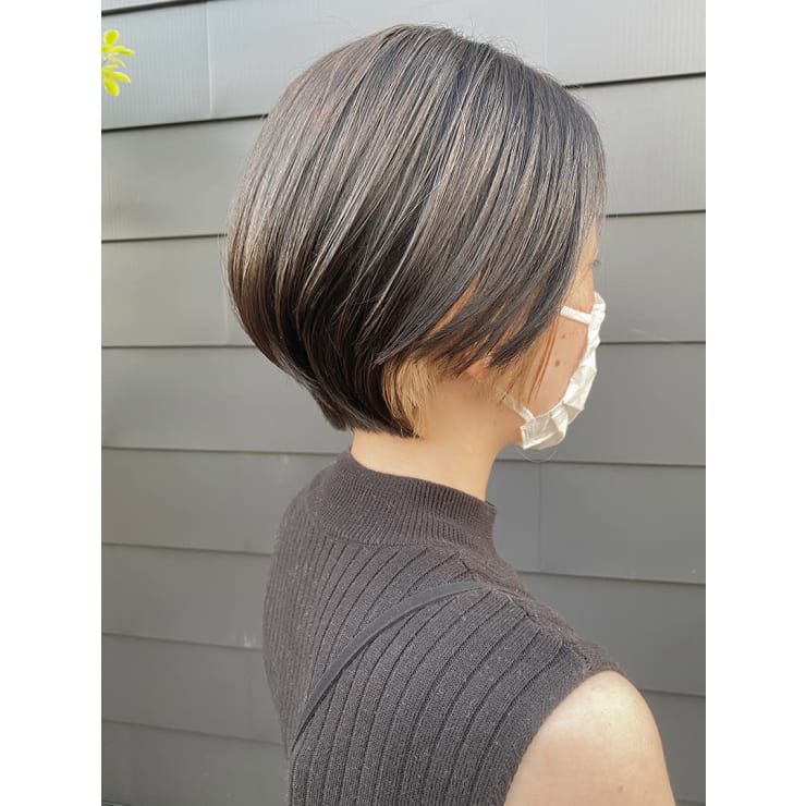 ショートボブ インナーカラー アクイール アクイール のヘアスタイル 美容院 美容室を予約するなら楽天ビューティ