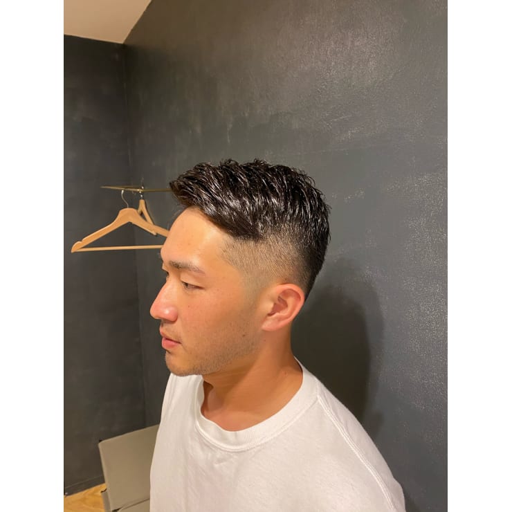 トップ長めフェードカット メンズカット 深夜美容室 Works Kashiwa シンヤビヨウシツアンドワークスカシワ のヘアスタイル 美容院 美容室を予約するなら楽天ビューティ