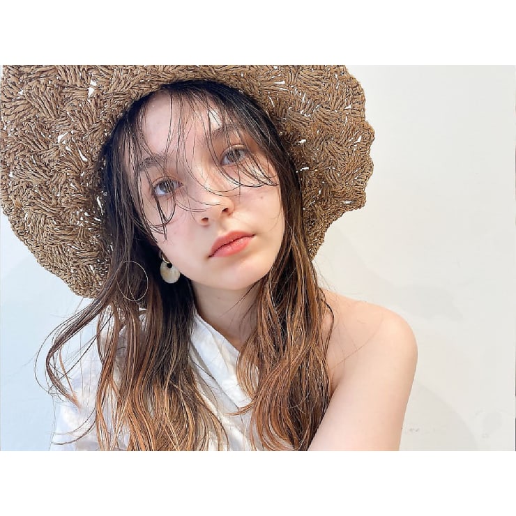 豊富なカラーバリエーションからお客様にお似合いの色味を探します ご新規様もお気軽にどうぞ Louwe 立川 髪質改善 メンズ ヘッドスパ 立川 ローウェ タチカワ のこだわり特集 美容院 美容室を予約するなら楽天ビューティ