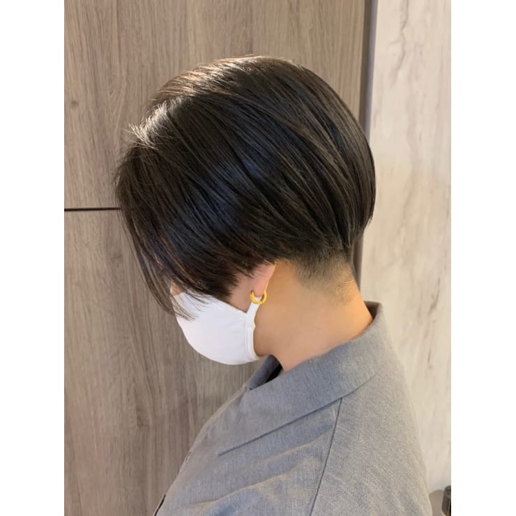 モードな秋冬スタイル 前下がりボブの刈り上げスタイル Hair Make Opsis オプシス のヘアスタイル 美容院 美容室を予約するなら楽天ビューティ