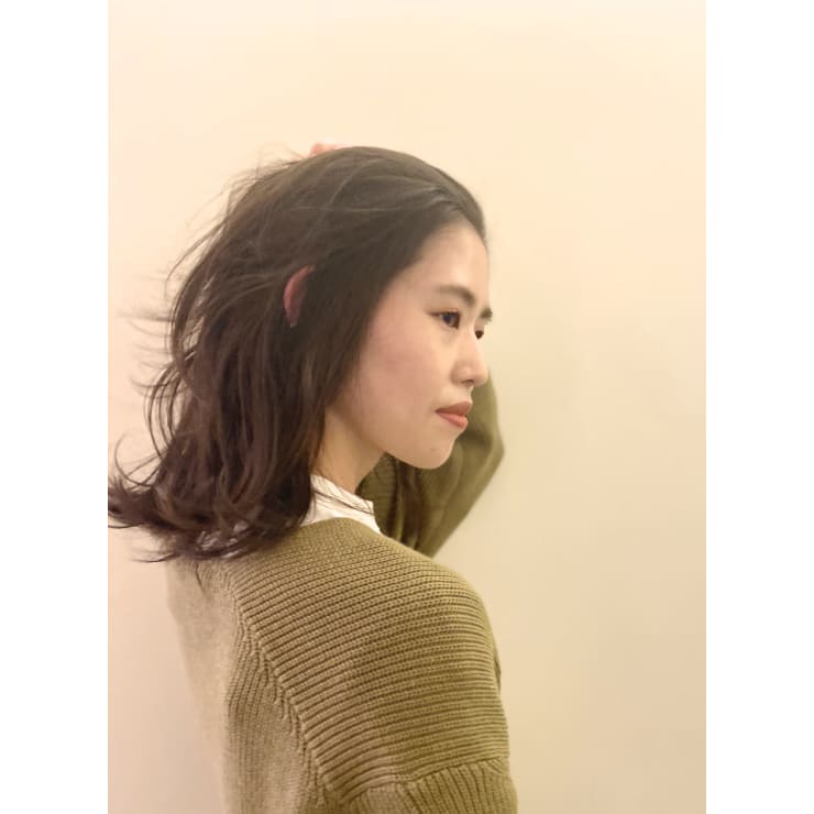 根元パーマでふんわり 大人のかきあげミディアムロブ Beautrium 福岡 ビュートリアム のヘアスタイル 美容院 美容室を予約するなら楽天ビューティ